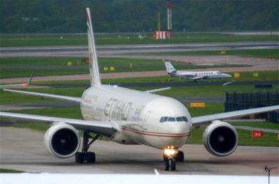 Etihad Airways Boeing 777 - Check those engines!